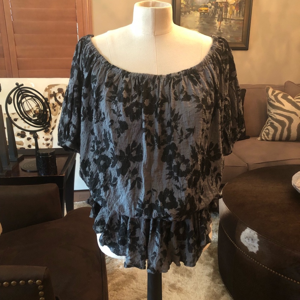 Free People top grey and black roses